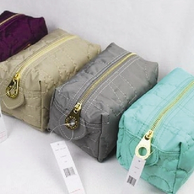 化妝包A01-福建箱包網(wǎng)-寧德箱包加工-福州箱包加工工廠-福建箱包網(wǎng)|福州箱包加工廠|寧德箱包生產(chǎn)廠家 產(chǎn)品展示(福建正岳箱包-寧德箱包工廠-福州箱包工廠、寧德箱包來料加工-福州箱包OEM工廠、箱包生產(chǎn)工廠-箱包設(shè)計-箱包加工制作工廠)|金泉網(wǎng)