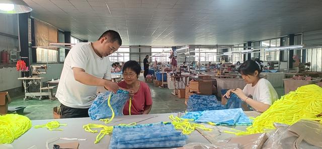 許昌鄢陵 '箱'約左岸 '包'攬振興，箱包加工引領鄉(xiāng)村產(chǎn)業(yè)振興